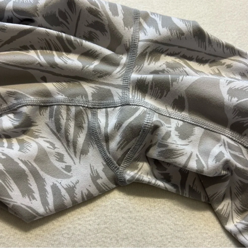 Alo yoga goddess leggings grey Small Palm leaves tropical